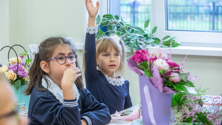 Госдума одобрила запрет на использование мобильников для школьников