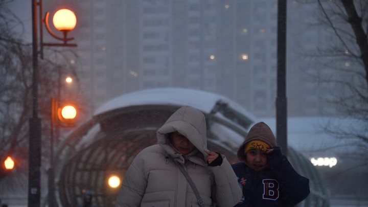 МЧС предупреждает жителей Москвы и Подмосковья о снегопаде, метели и гололедице