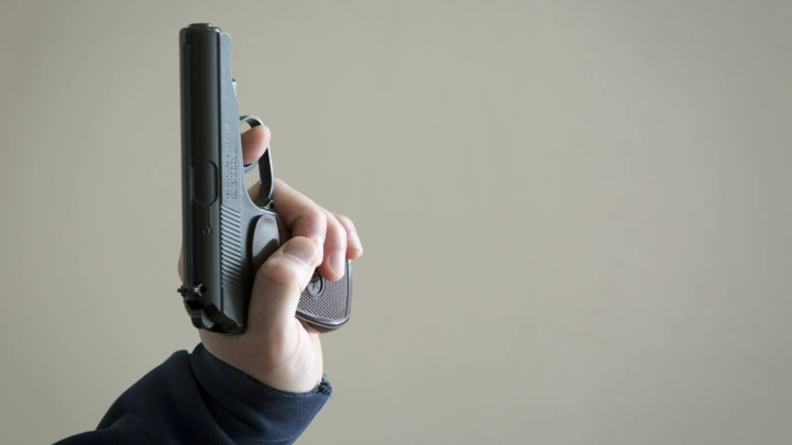 В Дагестане компания мажоров напала на полицейского. За жизнь силовика борются врачи