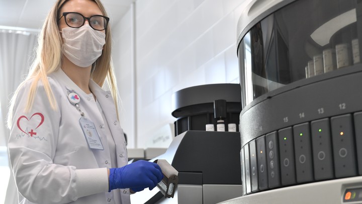 Опаснейший вирус выявлен в Китае: пациент в критическом состоянии после нападения обезьяны