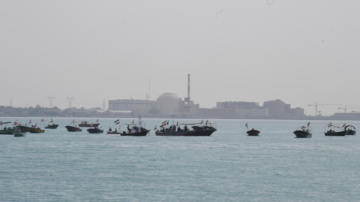 Не видимый радарами эсминец Ирана завалился на бок в Персидском заливе