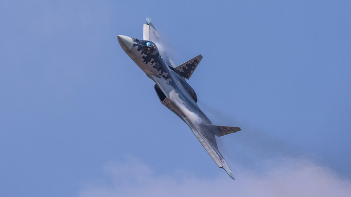 Миллиардер Шмотьев готов выплатить 15 млн руб. за первый сбитый F-16