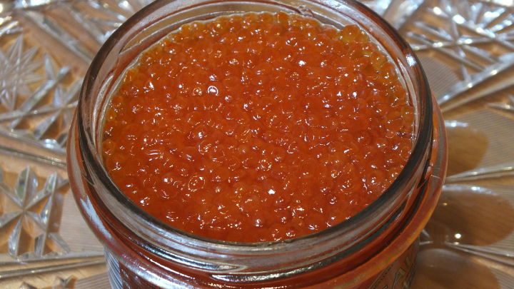 Красная икра может стать недоступной для большинства жителей России