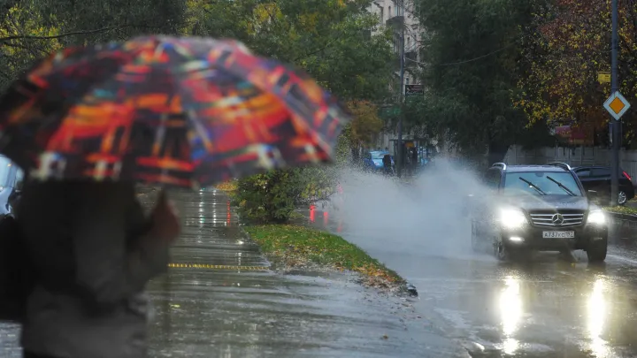МЧС предупредило москвичей о сильном дожде 14 октября