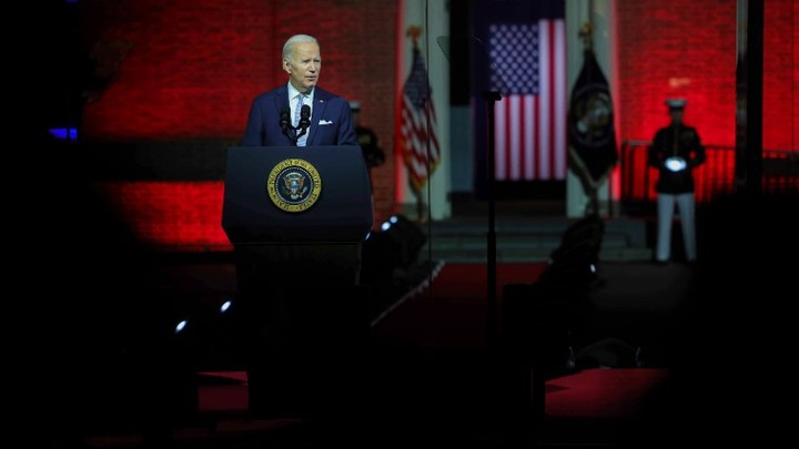 Байден объявил войну Трампу: Шоу началось с Этюда в багровых тонах