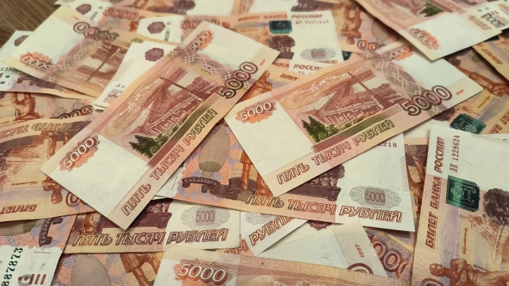 Жители России назвали достаточную для счастья зарплату