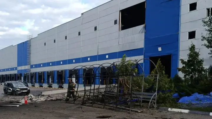 В подмосковном Чехове разбирают завалы после атаки дронов
