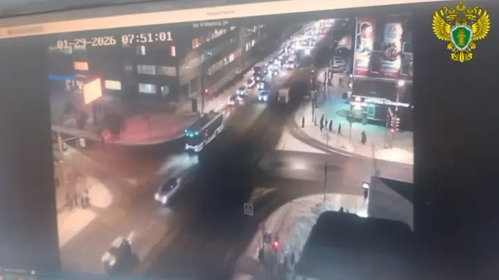 Троллейбус сбил ребёнка на пешеходном переходе в Омске