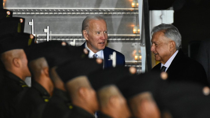 Байден записался в спецагенты: Неожиданное признание прозвучало на мексиканской границе