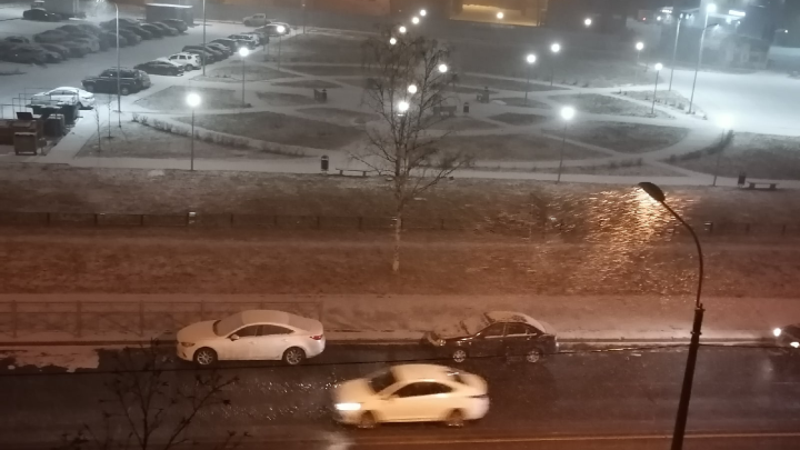 Жителей двух улиц в Архангельске попросили убрать свои автомобили