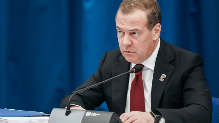 Медведев заявил об исчезновении на Украине трети оружия, полученного от Запада