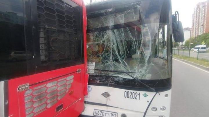 В Ростове-на-Дону при столкновении двух автобусов пострадала пассажирка