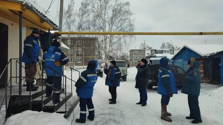 Поселок в Свердловской области в мороз остался без газа из-за аварии