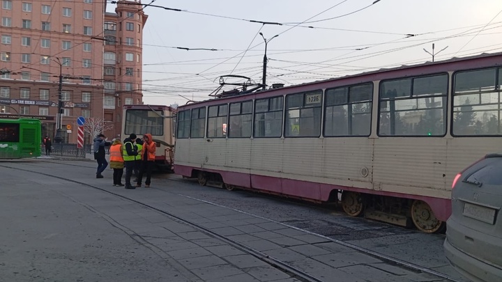Трамваи попали в ДТП в Челябинске: об этом не рассказывают в автошколах