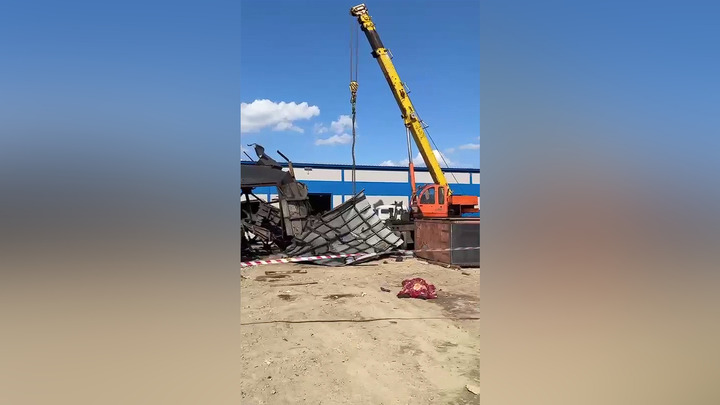 В Ленинградской области трое мужчин погибли в результате взрыва понтонного ящика во время сварки