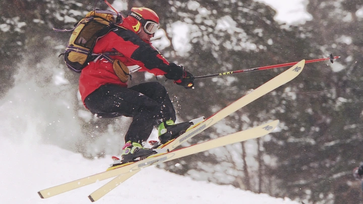 Поиски снесённого лавиной лыжника приостановлены. Спасатели назвали причину