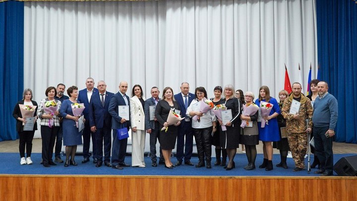 Иван Демченко наградил волонтёров и благотворителей СВО в Крымске