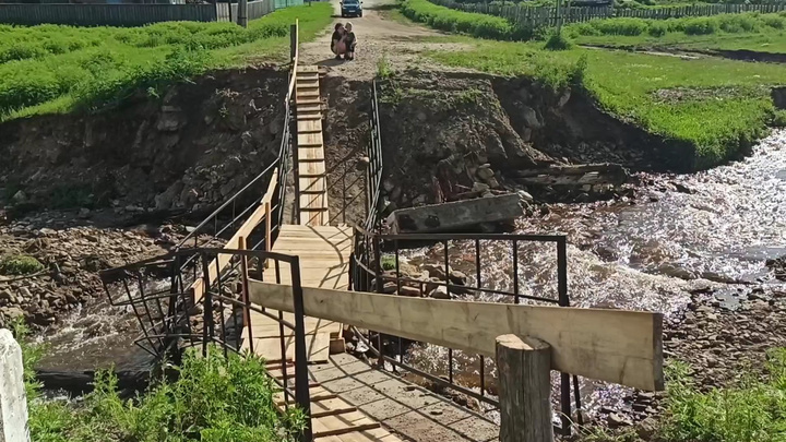 Пострадавший от большой воды мост в Балее заменили на временный