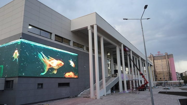 В Самаре губернатор Азаров проинспектировал реконструкцию дворца спорта