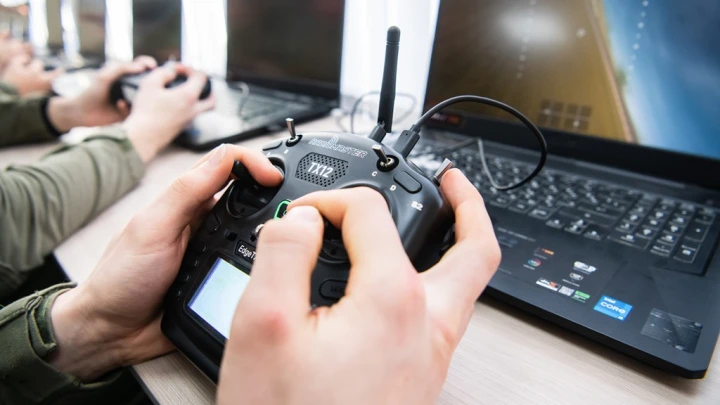 Дроны по краям, а снизу мина: Русские бойцы сконструировали трансформер для точечных ударов