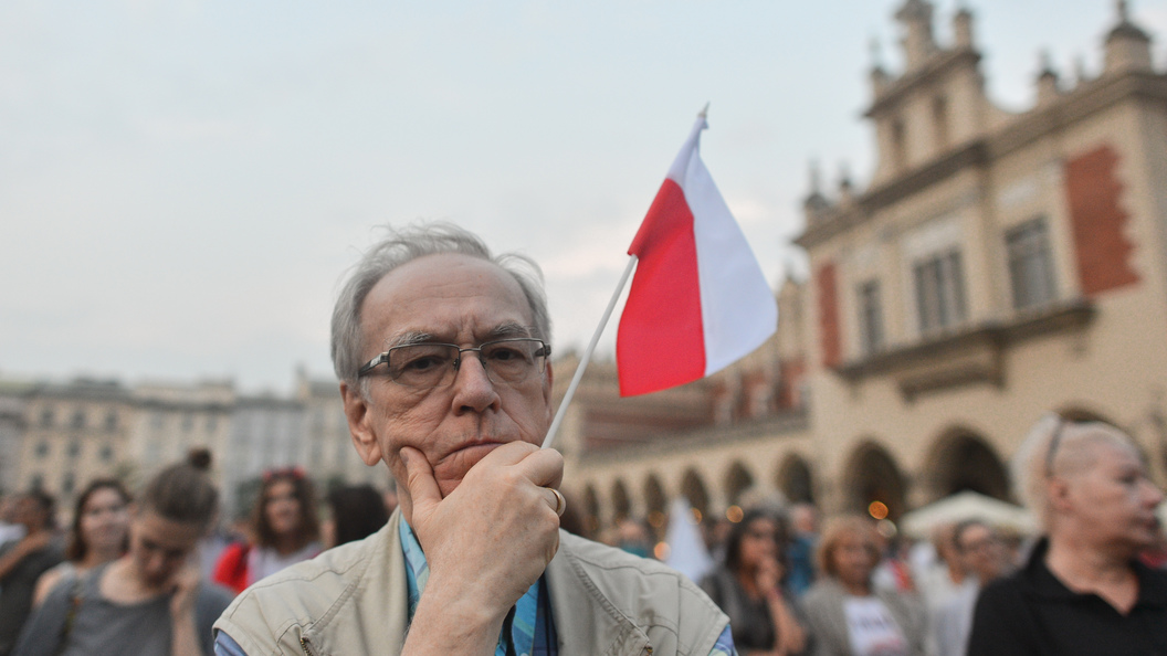 В Польше остались недовольны голословным отрицанием мундиров СС на Украине В Польше остались недовольны голословным отрицанием мундиров СС на Украине