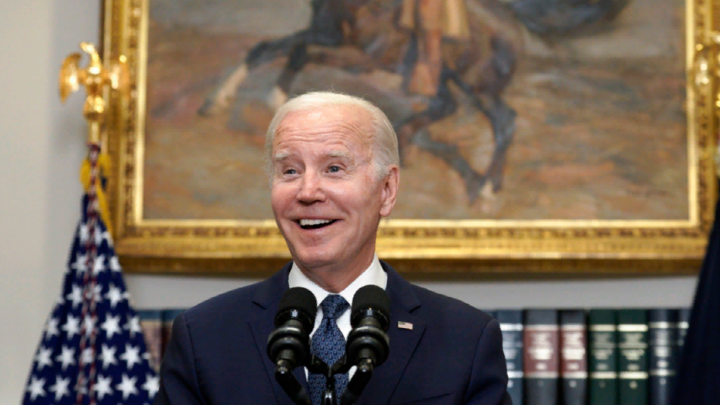 Всё это - безумие: Трампу стало жалко упавшего Джо Байдена