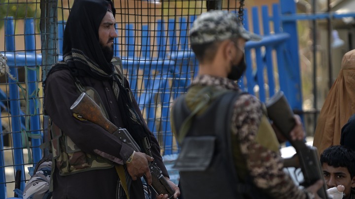 Элитный британский спецназ переоделся в девочек, испугавшись талибов*