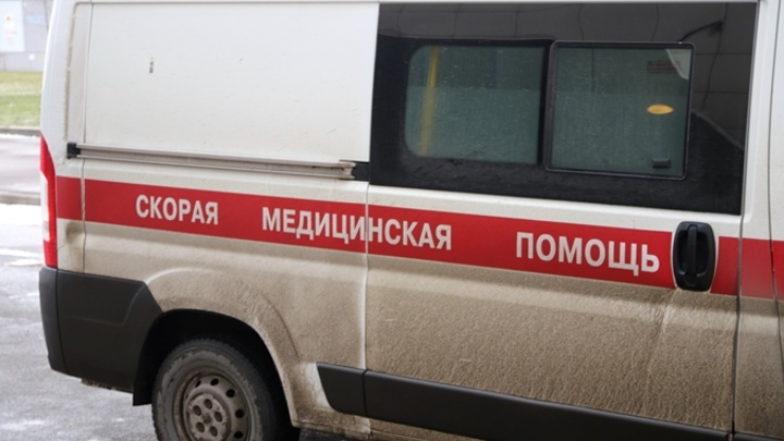 В Красноярске после падения из рук матери умерла 6-месячная девочка