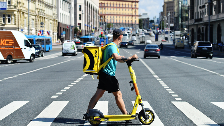 Курьерам в Новосибирске предлагают зарплату до 155 тысяч рублей
