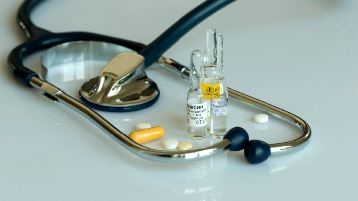 Кровь из глаз в прямом смысле: Профессор о новом вирусе в методичке ВОЗ