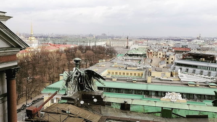 Риск для жизни и никакой романтики: Суд запретил рекламу прогулок по крышам Петербурга