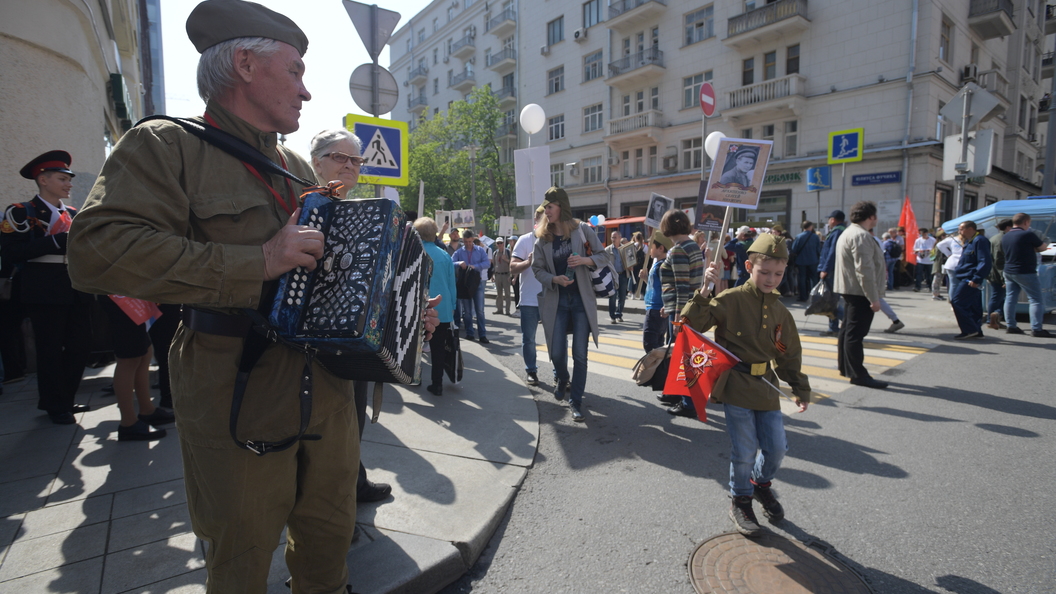 Народу установить. Бессмертный полк г.нея. Бессмертный полк в Израиле 2019. Фото 9 мая 2019. Песня Бессмертный полк парад России.