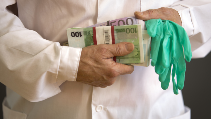 Самые грязные деньги в мире: Учёные выяснили, на каких купюрах больше всего опасных бактерий