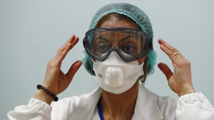 Вылечили, но случайно? В Китае выписали домой первую пациентку, которая перенесла коронавирус