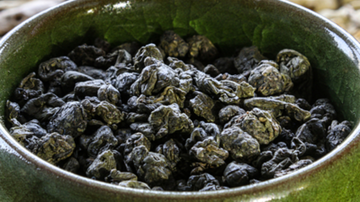 Не выбрасывайте! Как использовать просроченный чай с пользой