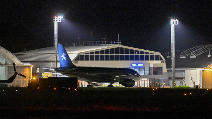 Чехия закрыла свои аэропорты для безвизовых русских