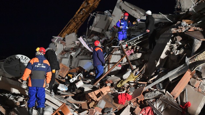 В результате землетрясений в Турции  количество погибших достигло почти 30 тысяч