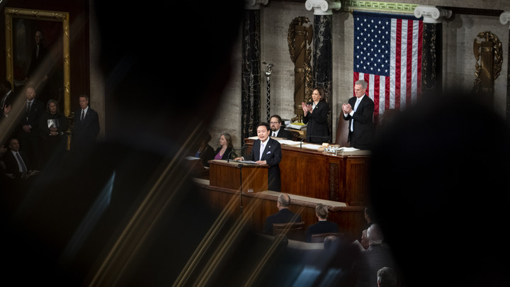 Спикеру Конгресса США пришлось ответить на жёсткий вопрос русского - Bloomberg