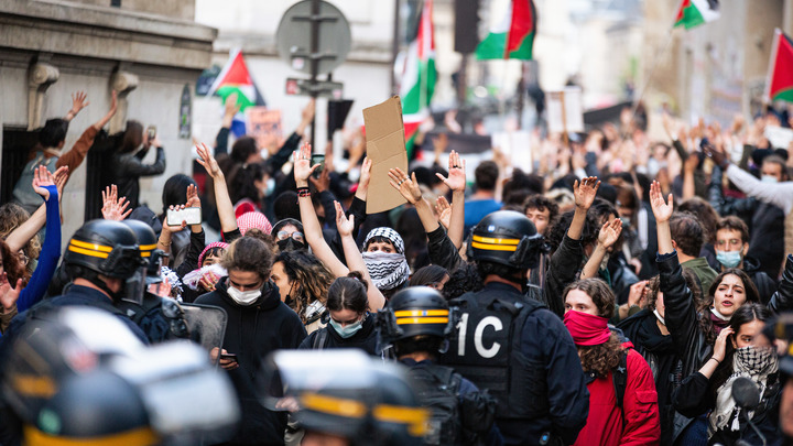 Стрельба, взрывы, поджоги: Французы устроили беспорядки. Города Новой Каледонии тонут в дыму