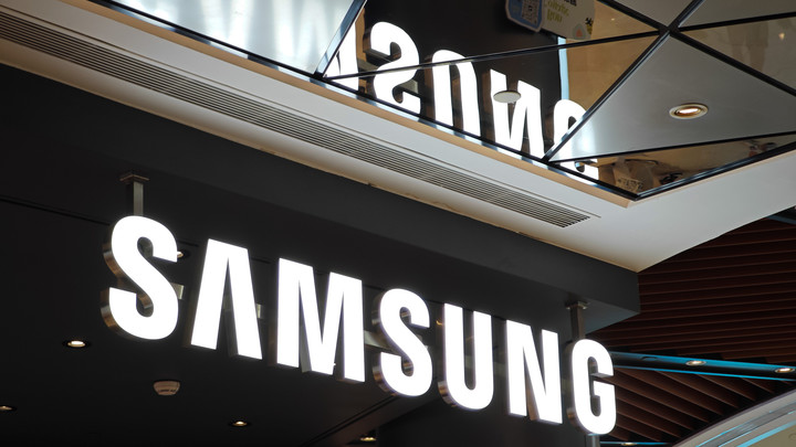 Компания Samsung уволила топ-менеджеров за копирование дизайна у Apple