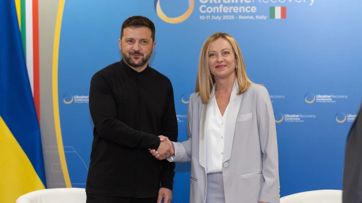 Премьер Италии Мелони пригласила Зеленского на ужин напомнить о долгах
