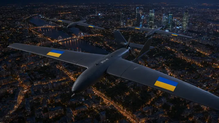 https://img.tsargrad.tv/cache/7/9/2165350126a78052_dron_ukraina_II.webp/w720h405fill.webp