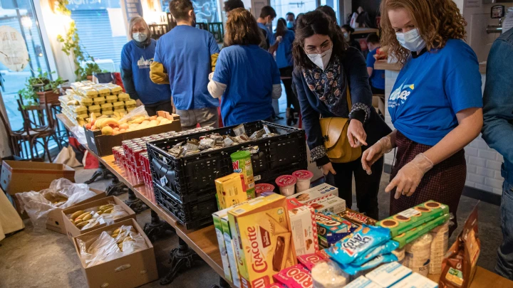 Это потому что мы русские? - Француженка сделала жизнь девушек из России в волонтёрском лагере невыносимой