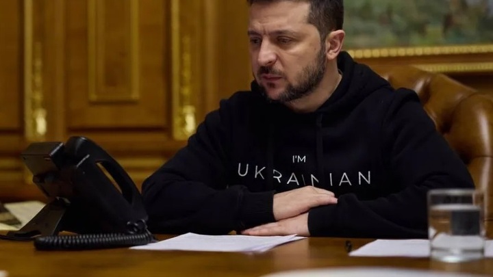Не по Сеньке шапка. Президент Зеленский уселся в кресло Уинстона Черчилля, несмотря на запрет