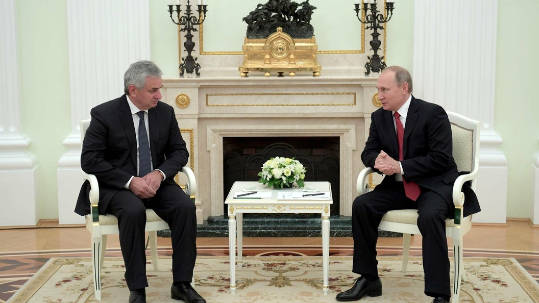 Визит Путина в Абхазию заставил созвониться Порошенко и Маргвелашвили Визит Путина в Абхазию заставил созвониться Порошенко и Маргвелашвили