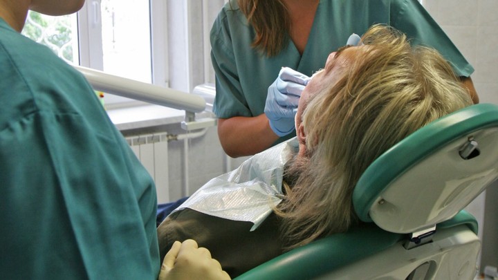 В Ивановской стоматологической клинике хранили просроченные медикаменты