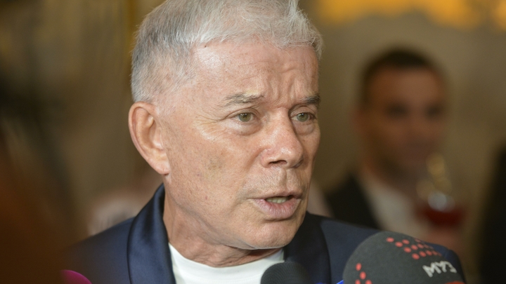 Олег Газманов ответил врагам, травившим его дочь и жену