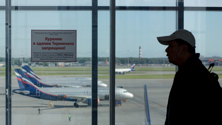 Скворцова выступила против курилок в аэропортах и напомнила про никотиновые пластыри