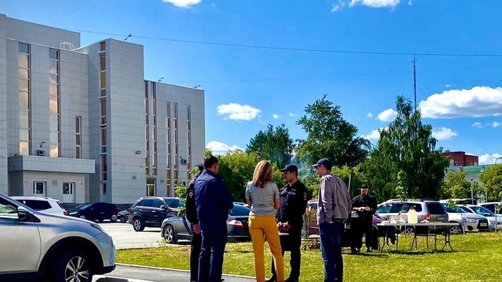 Поставили наряд с собакой: в Кургане ресторану запретили готовить на улице