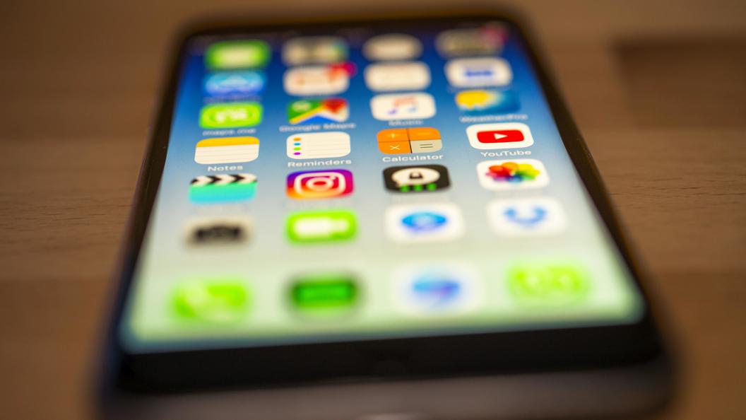Barclays: Покупатели не готовы платить за iPhone 8 более тысячи долларов Barclays: Покупатели не готовы платить за iPhone 8 более тысячи долларов